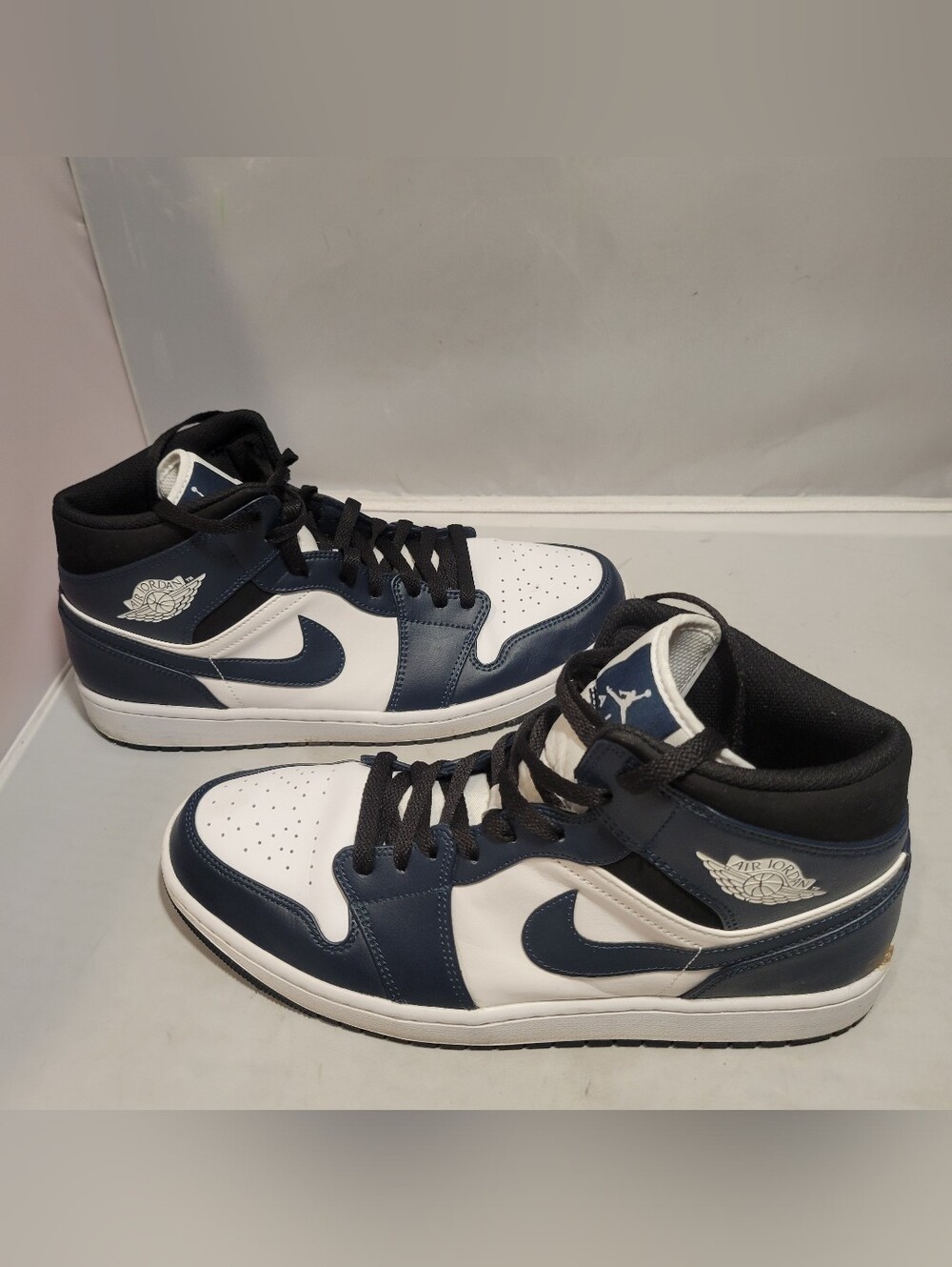 Nike AIR JORDAN 1 Mid SE Mens Basketball Shoe Size 12 navy and white